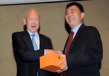 环球视野：蓝伟光见证李光耀的远见之光与务实之路